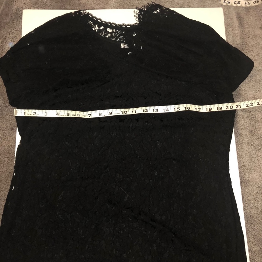 Issac Mizrahi black lace tunic top w/ scallop lace - Picture 6 of 7